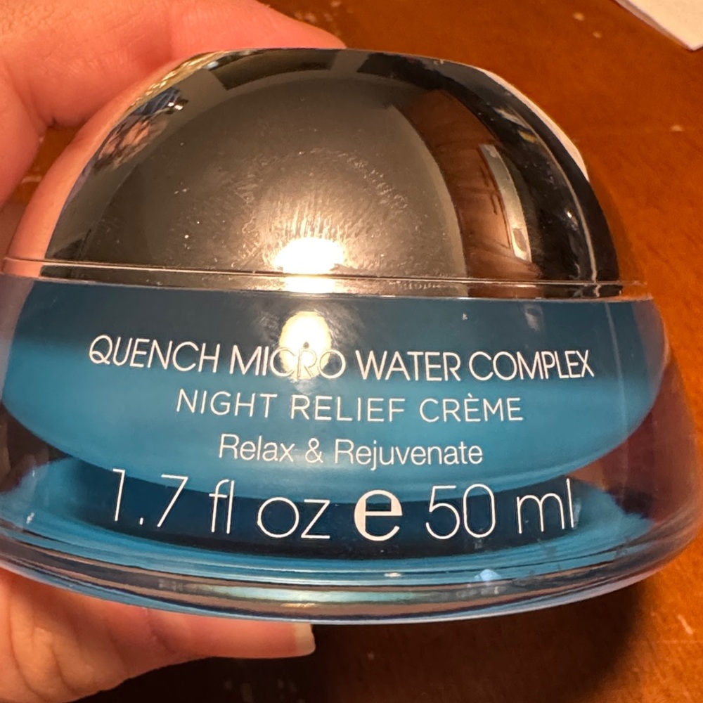 Quench Micro Water Complex Night Relief Crème